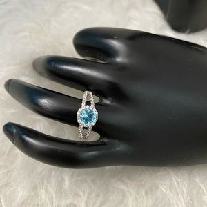 Gorgeous Aquamarine Stone Ring